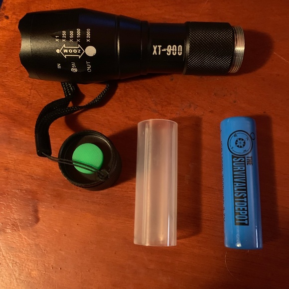 Survivalist Depot tactical flashlight XT-900 - Picture 5 of 8